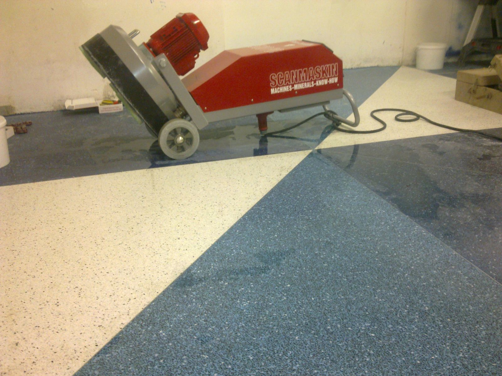 Terrazzovloeren schuren en polijsten